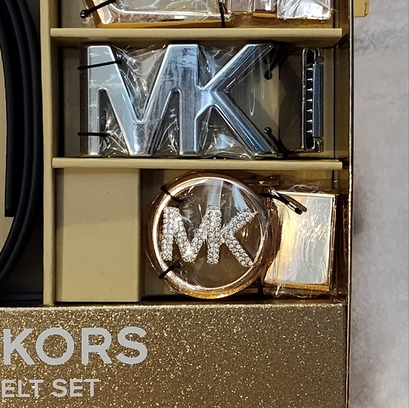 NWT!!! Michael Kors Belt Set - Picture 3 of 9